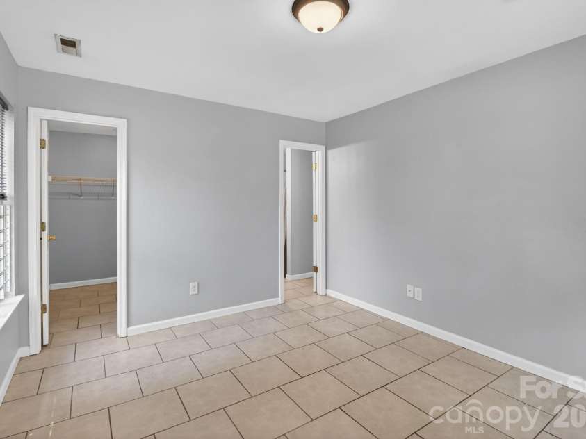 3335 Avalon Avenue, Charlotte, NC 28208.  MLS# CAR4373302, YatesRealty ID 14902. 