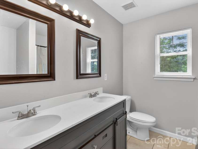 3335 Avalon Avenue, Charlotte, NC 28208.  MLS# CAR4373302, YatesRealty ID 14902. 