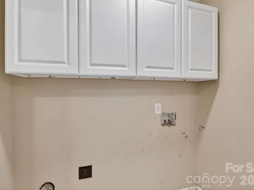 3335 Avalon Avenue, Charlotte, NC 28208.  MLS# CAR4373302, YatesRealty ID 14902. 