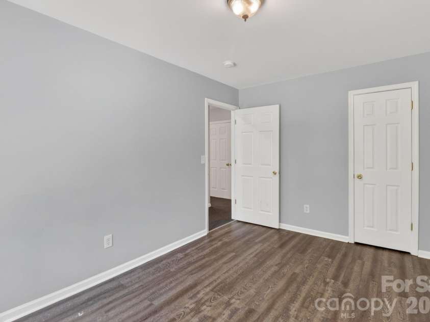 3335 Avalon Avenue, Charlotte, NC 28208.  MLS# CAR4373302, YatesRealty ID 14902. 