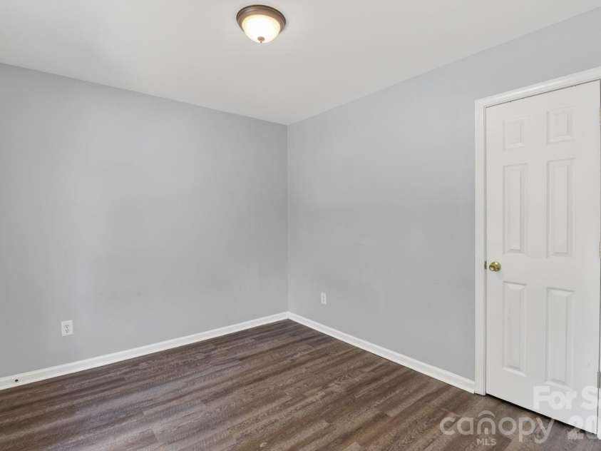3335 Avalon Avenue, Charlotte, NC 28208.  MLS# CAR4373302, YatesRealty ID 14902. 