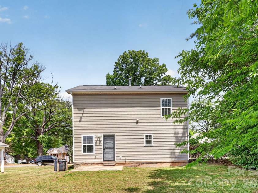 3335 Avalon Avenue, Charlotte, NC 28208.  MLS# CAR4373302, YatesRealty ID 14902. 