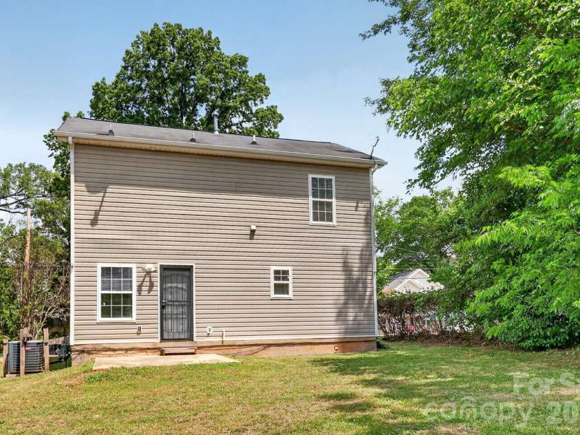 3335 Avalon Avenue, Charlotte, NC 28208.  MLS# CAR4373302, YatesRealty ID 14902. 