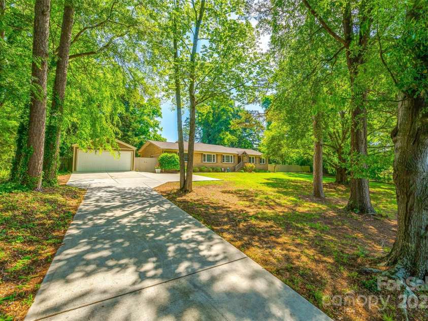 1154 Doby Court, Fort Mill, SC 29715.  MLS# CAR4256859, YatesRealty ID 14903. Welcome to Doby Court!
