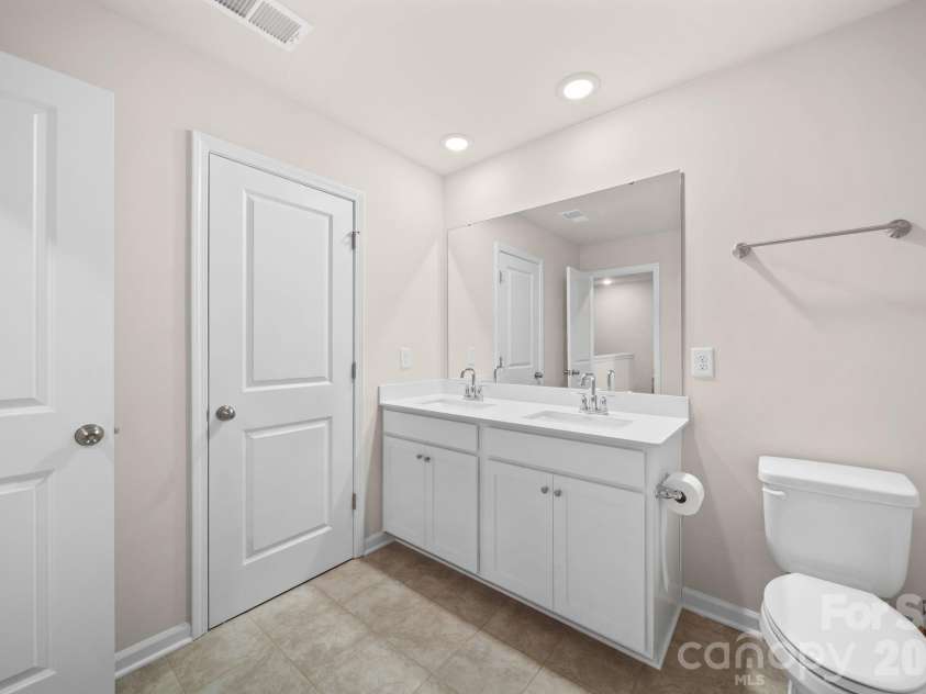 4491 Potters Wheel Drive, Fort Mill, SC 29715.  MLS# CAR4370949, YatesRealty ID 14903. 
