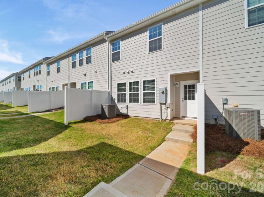 4491 Potters Wheel Drive, Fort Mill, SC 29715.  MLS# CAR4370949, YatesRealty ID 14903. 