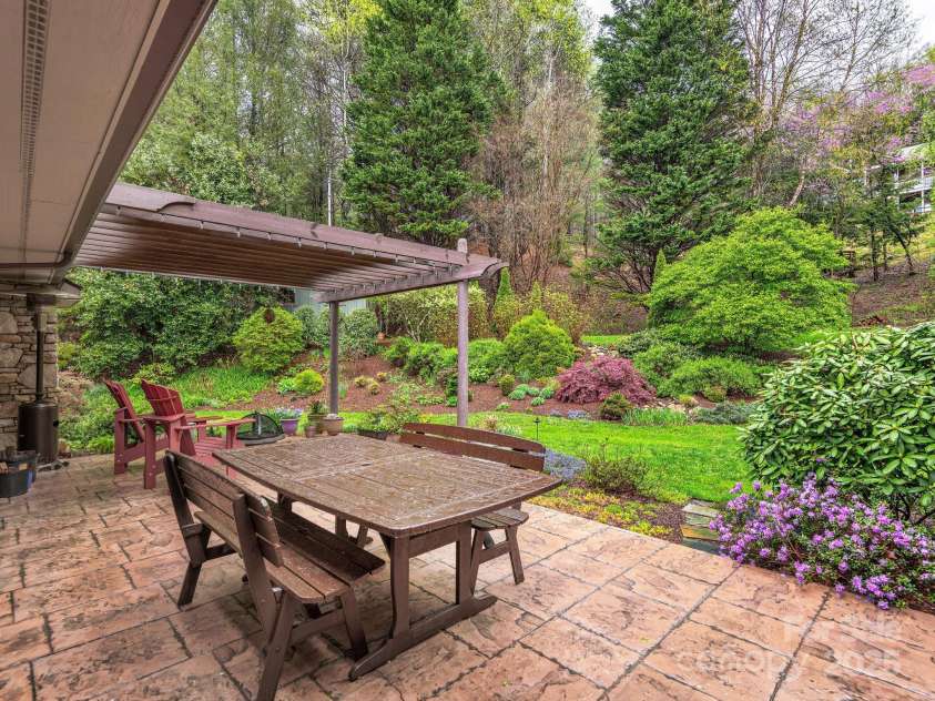 308 Sondley Drive, Asheville, NC 28805.  MLS# CAR4202100, YatesRealty ID 14904. Idyllic setting for outdoor living and al-fresco dining overlooks level lawn area and professional landscaping