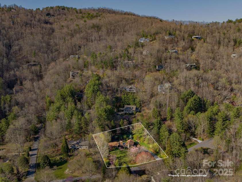 308 Sondley Drive, Asheville, NC 28805.  MLS# CAR4202100, YatesRealty ID 14904. Large landscaped lot creates a private oasis