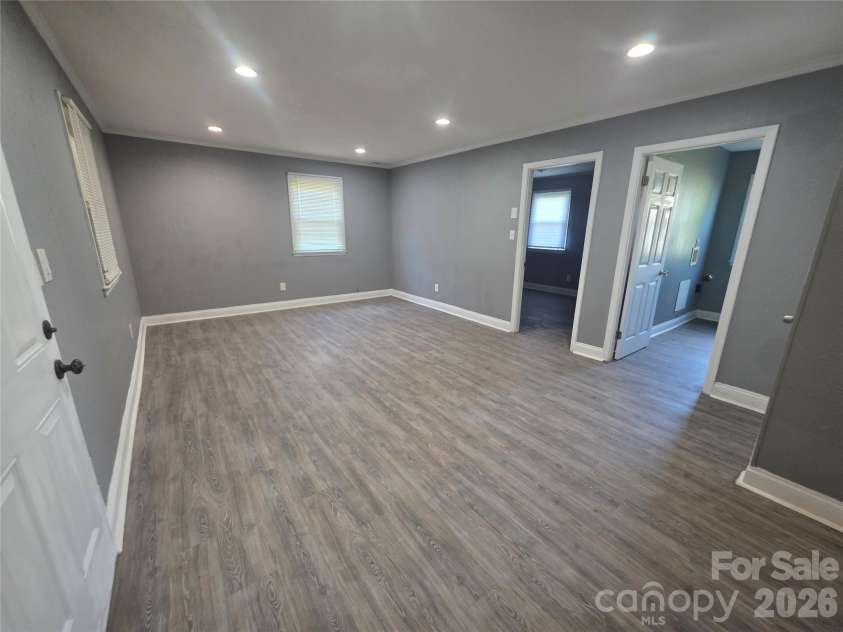 1524 Pondella Drive, Charlotte, NC 28213.  MLS# CAR4372341, YatesRealty ID 14905. 