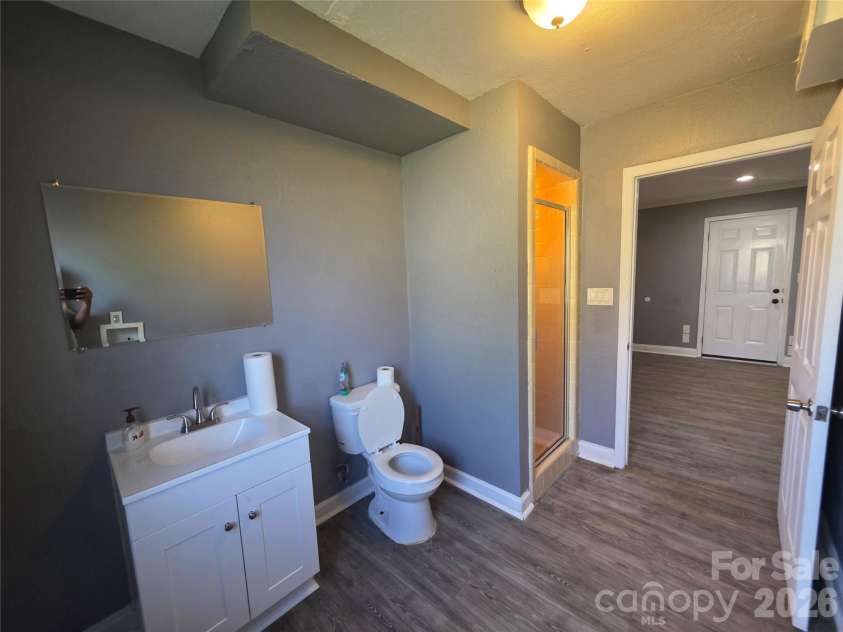1524 Pondella Drive, Charlotte, NC 28213.  MLS# CAR4372341, YatesRealty ID 14905. 