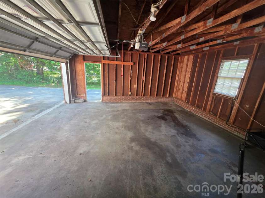 1524 Pondella Drive, Charlotte, NC 28213.  MLS# CAR4372341, YatesRealty ID 14905. 