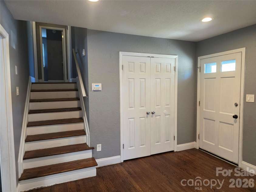 1524 Pondella Drive, Charlotte, NC 28213.  MLS# CAR4372341, YatesRealty ID 14905. 