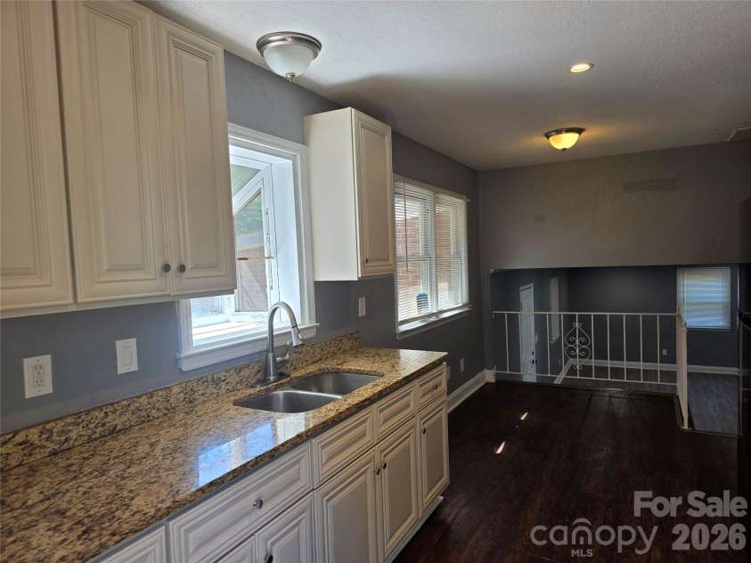 1524 Pondella Drive, Charlotte, NC 28213.  MLS# CAR4372341, YatesRealty ID 14905. 