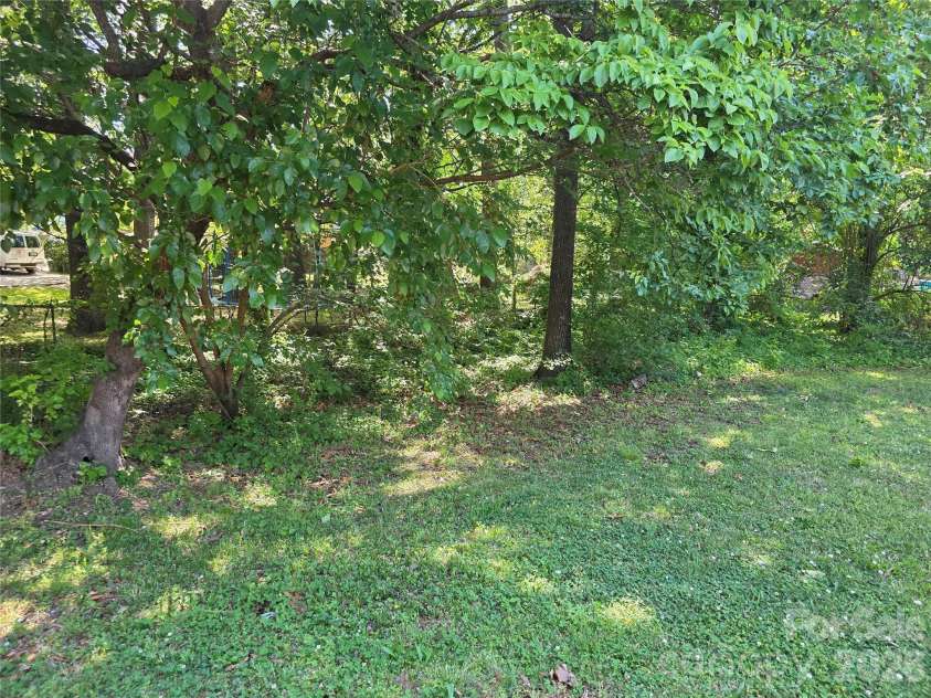 1524 Pondella Drive, Charlotte, NC 28213.  MLS# CAR4372341, YatesRealty ID 14905. 