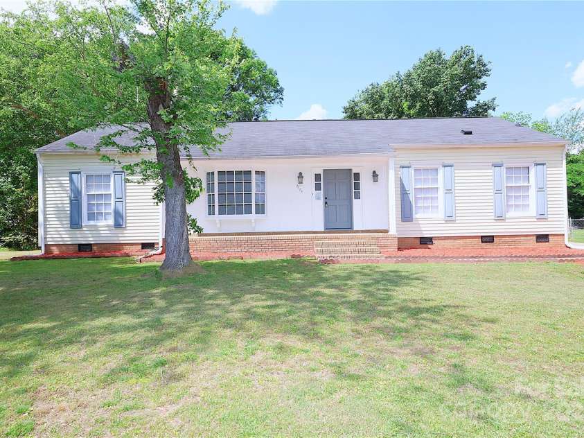 6124 Coach Hill Lane, Charlotte, NC 28212.  MLS# CAR4256070, YatesRealty ID 14906. 