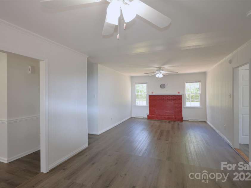 6124 Coach Hill Lane, Charlotte, NC 28212.  MLS# CAR4256070, YatesRealty ID 14906. 