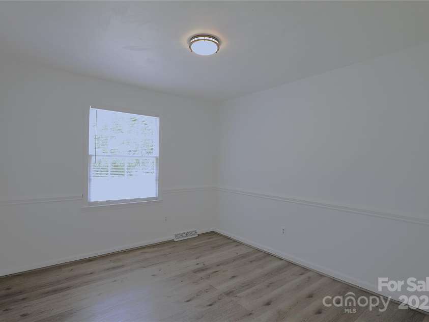 6124 Coach Hill Lane, Charlotte, NC 28212.  MLS# CAR4256070, YatesRealty ID 14906. 