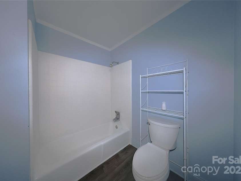 6124 Coach Hill Lane, Charlotte, NC 28212.  MLS# CAR4256070, YatesRealty ID 14906. 