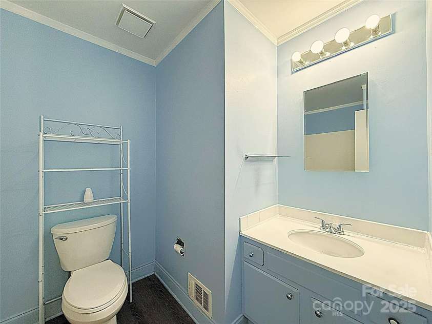 6124 Coach Hill Lane, Charlotte, NC 28212.  MLS# CAR4256070, YatesRealty ID 14906. 