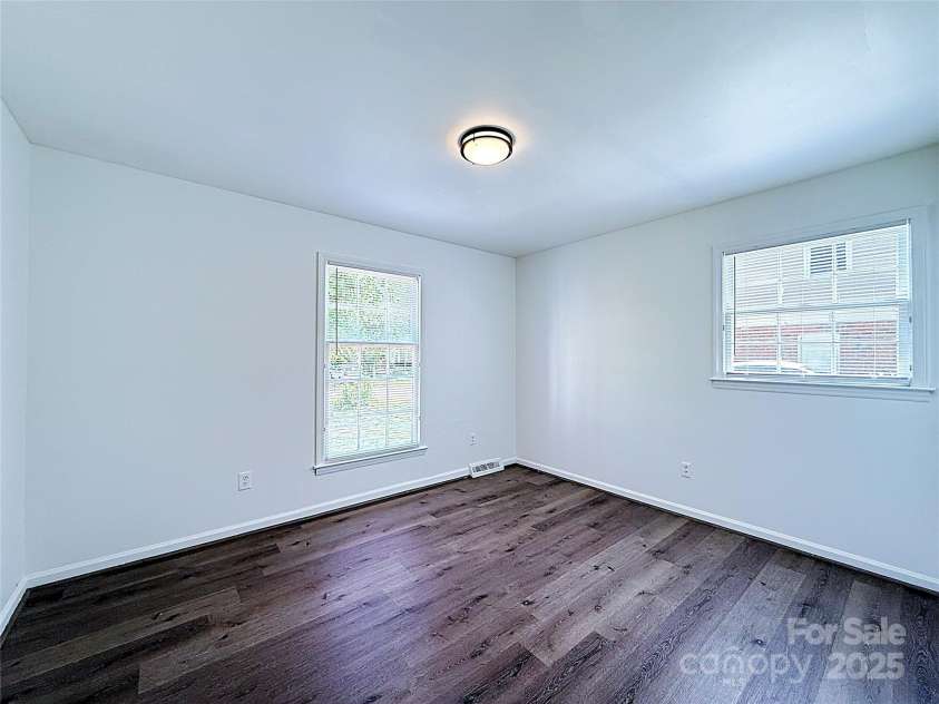 6124 Coach Hill Lane, Charlotte, NC 28212.  MLS# CAR4256070, YatesRealty ID 14906. 