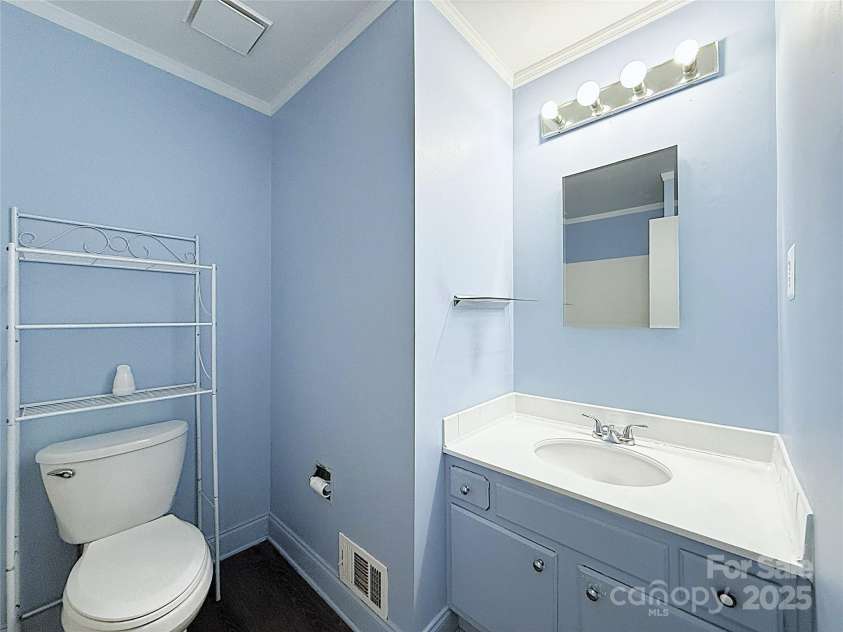 6124 Coach Hill Lane, Charlotte, NC 28212.  MLS# CAR4256070, YatesRealty ID 14906. 