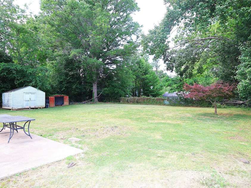 6124 Coach Hill Lane, Charlotte, NC 28212.  MLS# CAR4256070, YatesRealty ID 14906. 