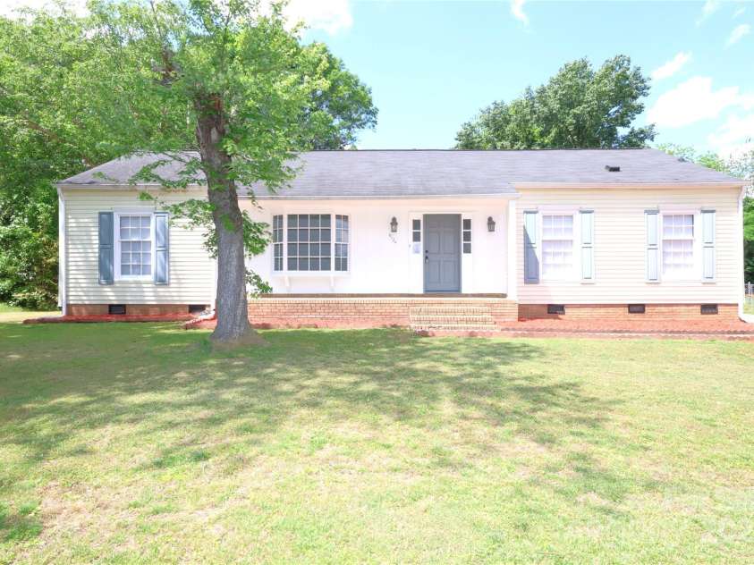 6124 Coach Hill Lane, Charlotte, NC 28212.  MLS# CAR4256070, YatesRealty ID 14906. 