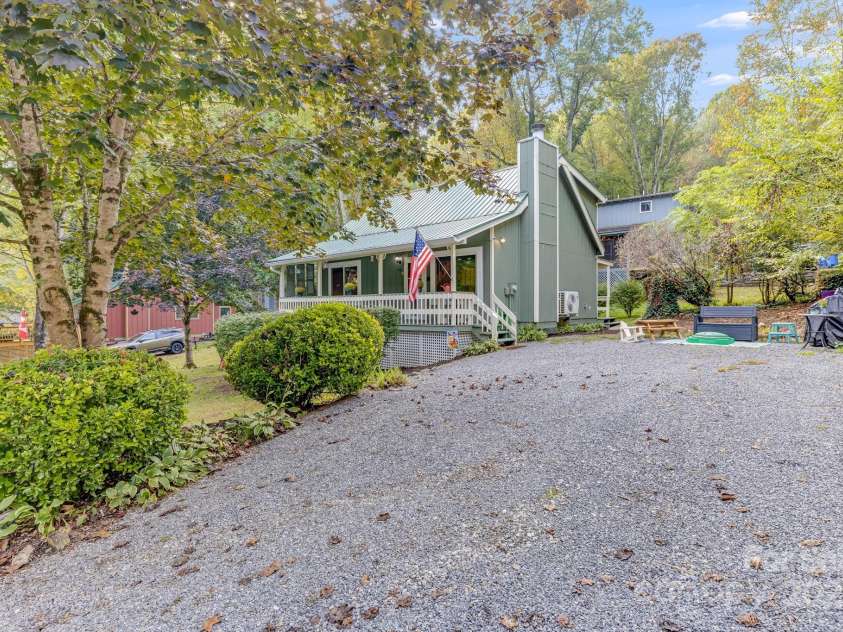 79 Susan Drive, Maggie Valley, NC 28751.  MLS# CAR4305382, YatesRealty ID 14907. 