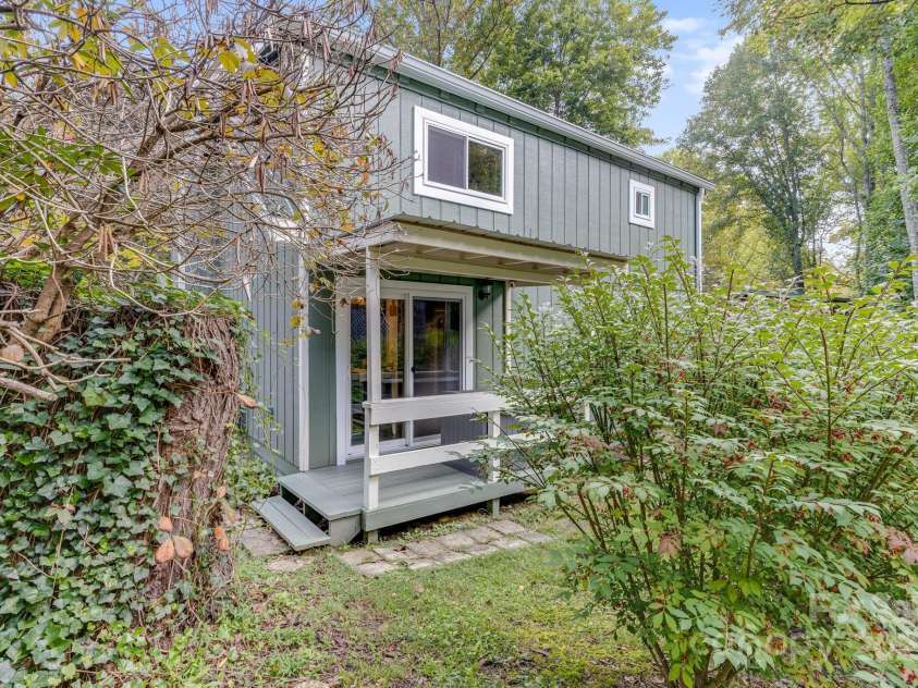 79 Susan Drive, Maggie Valley, NC 28751.  MLS# CAR4305382, YatesRealty ID 14907. 