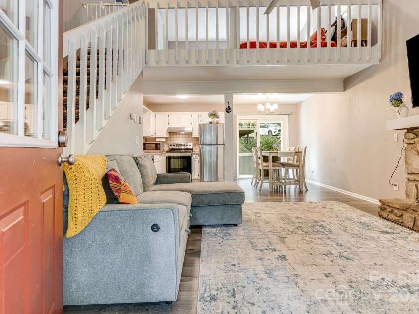 79 Susan Drive, Maggie Valley, NC 28751.  MLS# CAR4305382, YatesRealty ID 14907. 