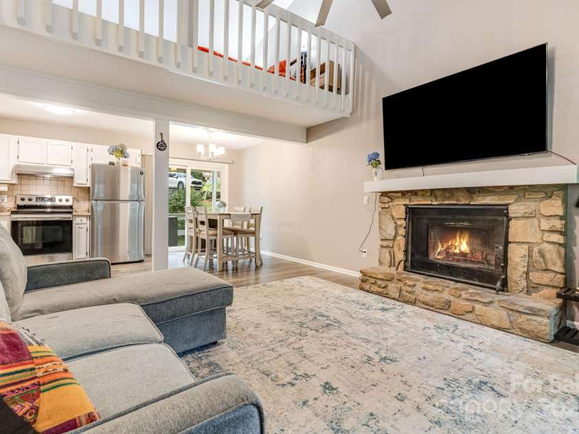 79 Susan Drive, Maggie Valley, NC 28751.  MLS# CAR4305382, YatesRealty ID 14907. 