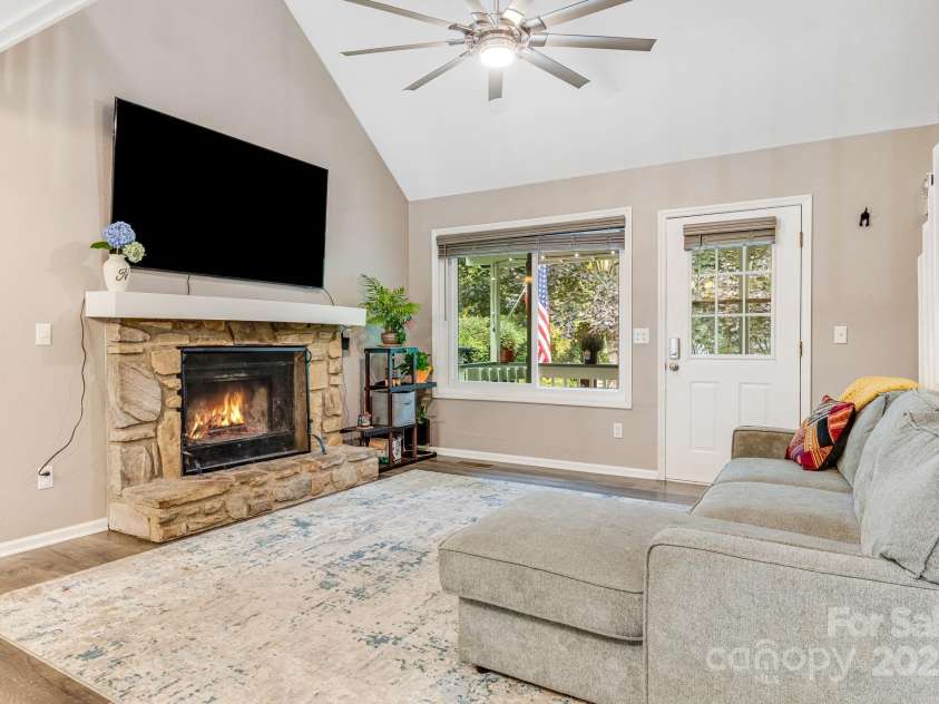 79 Susan Drive, Maggie Valley, NC 28751.  MLS# CAR4305382, YatesRealty ID 14907. 