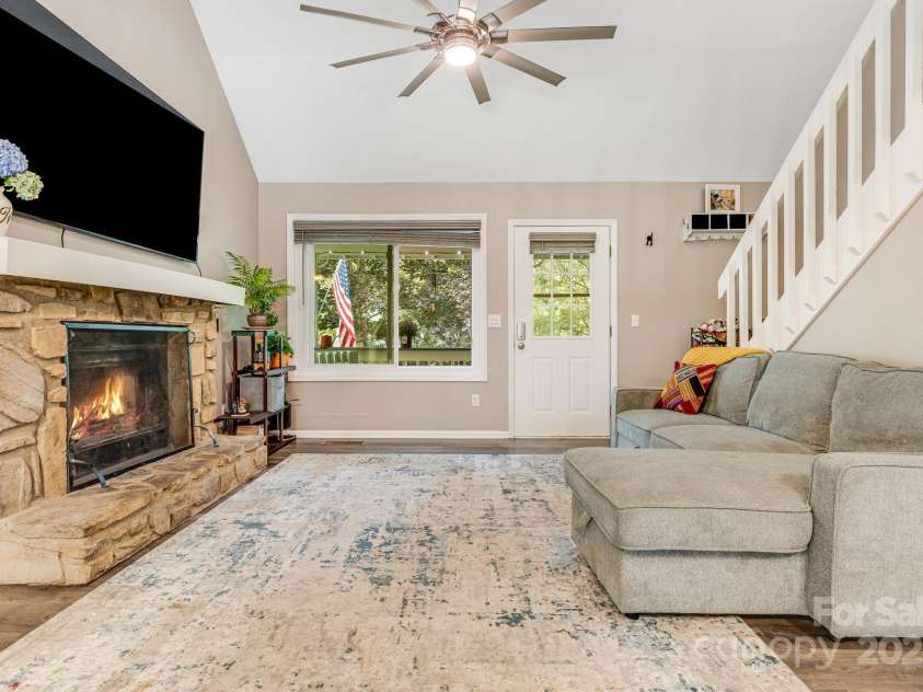 79 Susan Drive, Maggie Valley, NC 28751.  MLS# CAR4305382, YatesRealty ID 14907. 