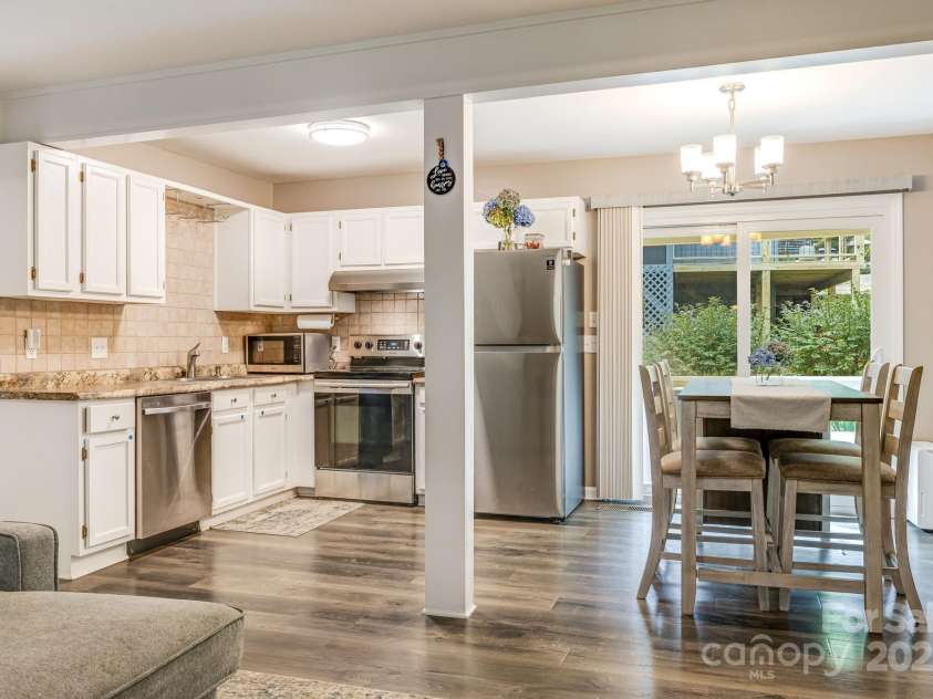 79 Susan Drive, Maggie Valley, NC 28751.  MLS# CAR4305382, YatesRealty ID 14907. 