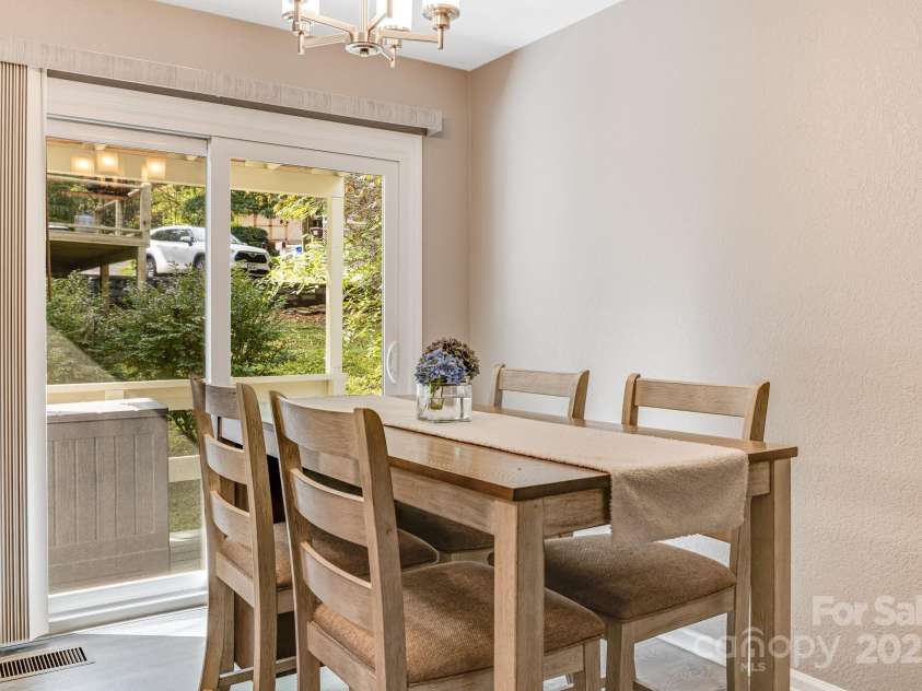 79 Susan Drive, Maggie Valley, NC 28751.  MLS# CAR4305382, YatesRealty ID 14907. 