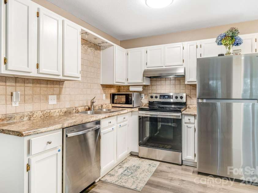 79 Susan Drive, Maggie Valley, NC 28751.  MLS# CAR4305382, YatesRealty ID 14907. 