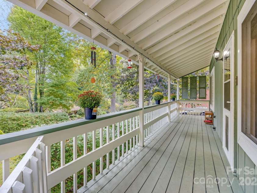 79 Susan Drive, Maggie Valley, NC 28751.  MLS# CAR4305382, YatesRealty ID 14907. 