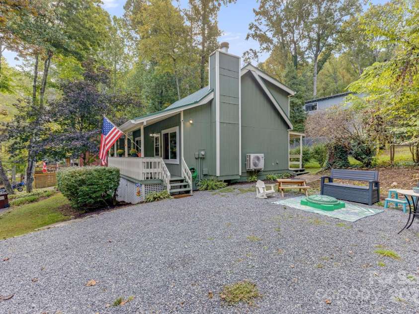 79 Susan Drive, Maggie Valley, NC 28751.  MLS# CAR4305382, YatesRealty ID 14907. 