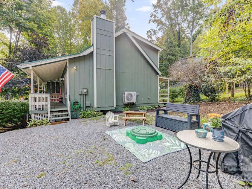 79 Susan Drive, Maggie Valley, NC 28751.  MLS# CAR4305382, YatesRealty ID 14907. 