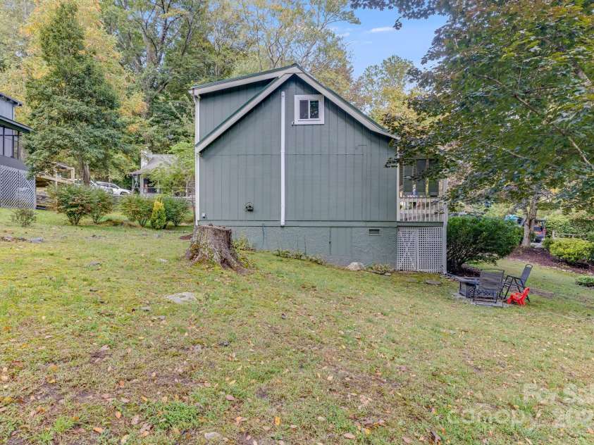 79 Susan Drive, Maggie Valley, NC 28751.  MLS# CAR4305382, YatesRealty ID 14907. 