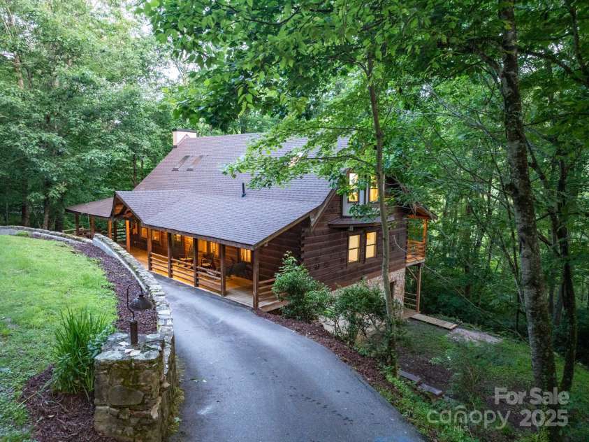 170 Mountain Laurel Lane, Blowing Rock, NC 28605.  MLS# CAR4320025, YatesRealty ID 1491. 