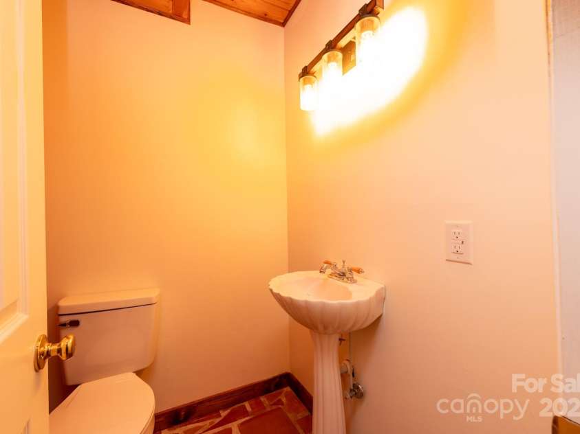 170 Mountain Laurel Lane, Blowing Rock, NC 28605.  MLS# CAR4320025, YatesRealty ID 1491. 