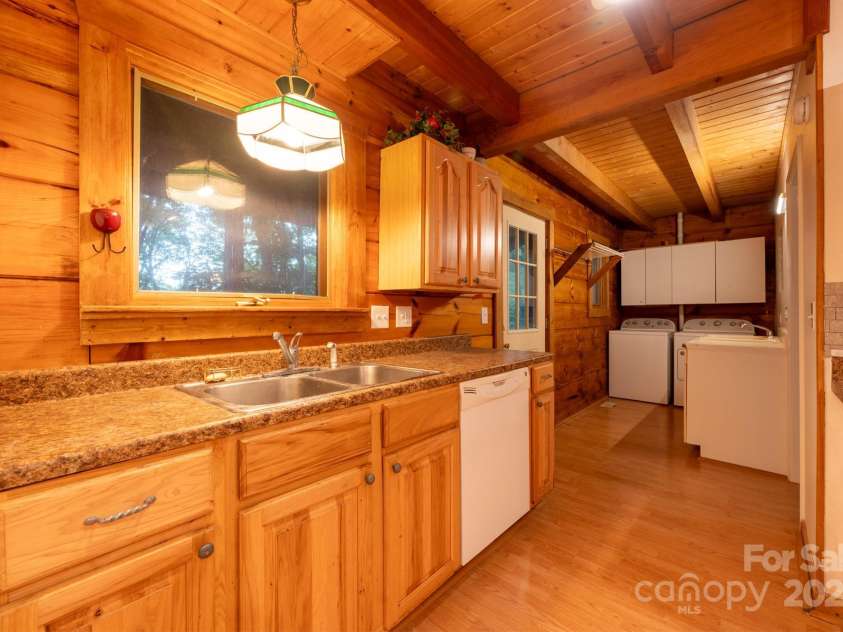 170 Mountain Laurel Lane, Blowing Rock, NC 28605.  MLS# CAR4320025, YatesRealty ID 1491. 