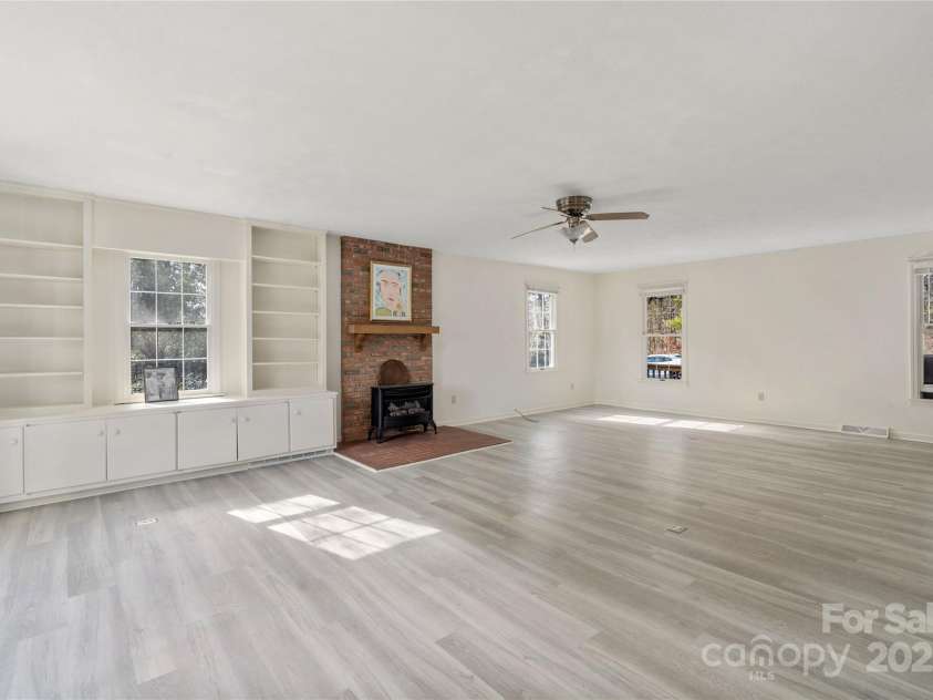 182 Louisiana Avenue, Saluda, NC 28773.  MLS# CAR4226967, YatesRealty ID 1491. 