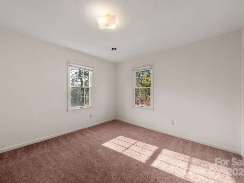 182 Louisiana Avenue, Saluda, NC 28773.  MLS# CAR4226967, YatesRealty ID 1491. 