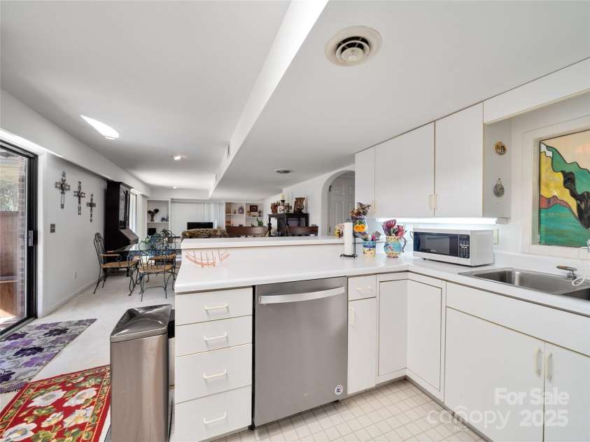 182 Louisiana Avenue, Saluda, NC 28773.  MLS# CAR4226967, YatesRealty ID 1491. 