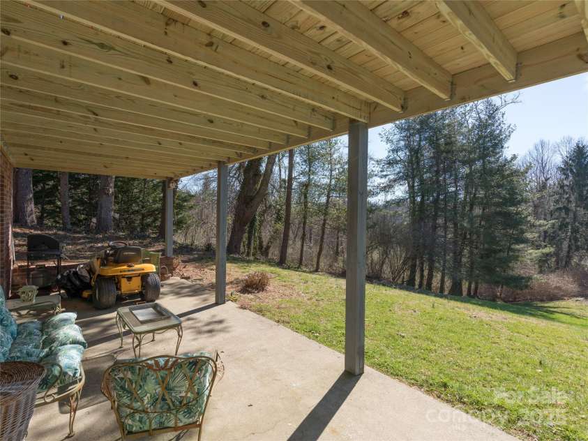 182 Louisiana Avenue, Saluda, NC 28773.  MLS# CAR4226967, YatesRealty ID 1491. 