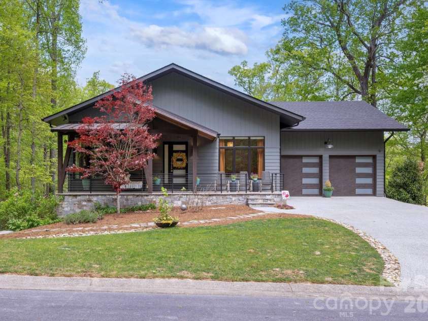 559 Shining Rock Path, Horse Shoe, NC 28742.  MLS# CAR4372540, YatesRealty ID 14910. Crisp curb appeal surrounded by mature trees.