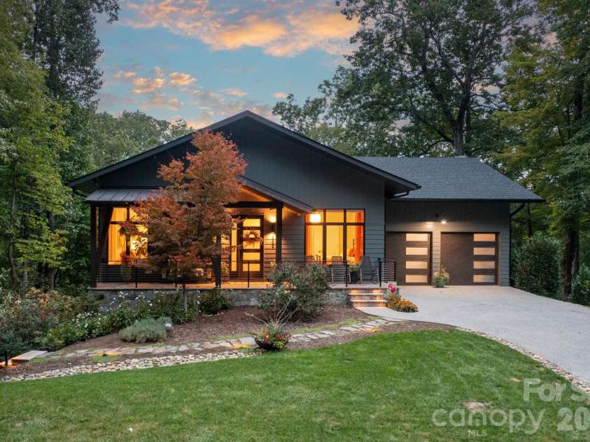 559 Shining Rock Path, Horse Shoe, NC 28742.  MLS# CAR4372540, YatesRealty ID 14910. Modern mountain living