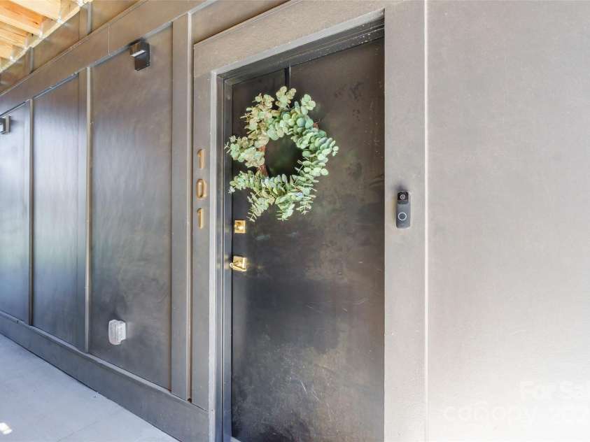 130 Rail Crossing Lane, Charlotte, NC 28209.  MLS# CAR4252780, YatesRealty ID 14911. 